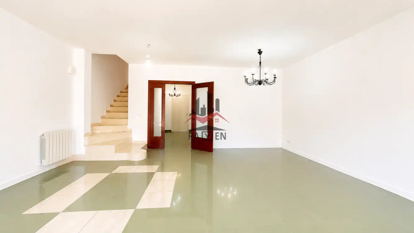 Casa adosada en venta en Figueres con Calefacción