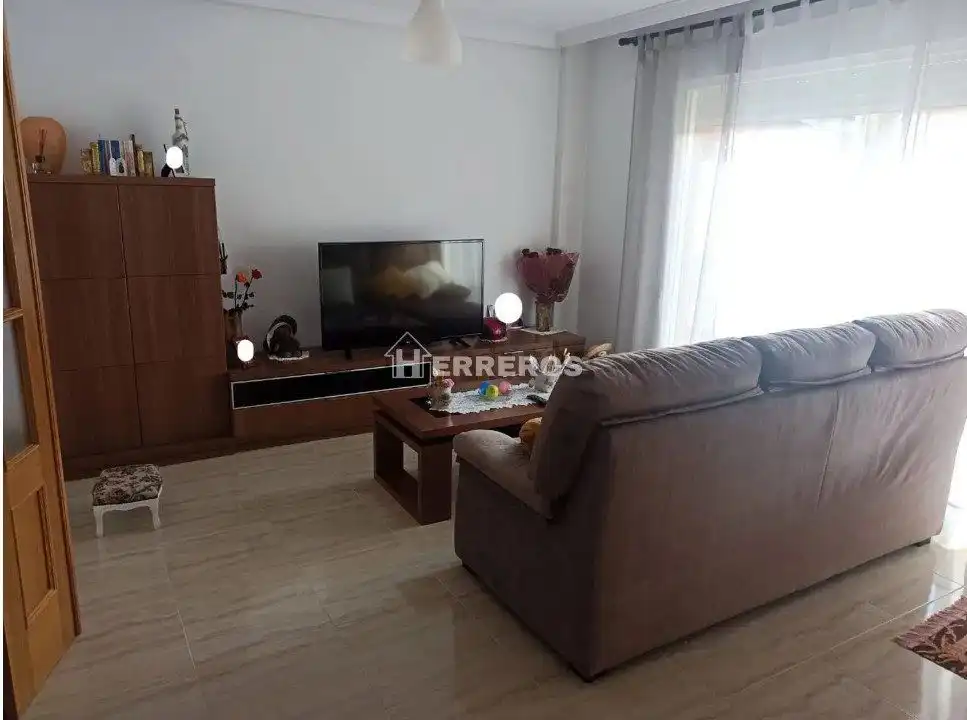 Sala d'estar de Casa adosada en venda en Alesanco amb Calefacció, Parquet i Terrassa