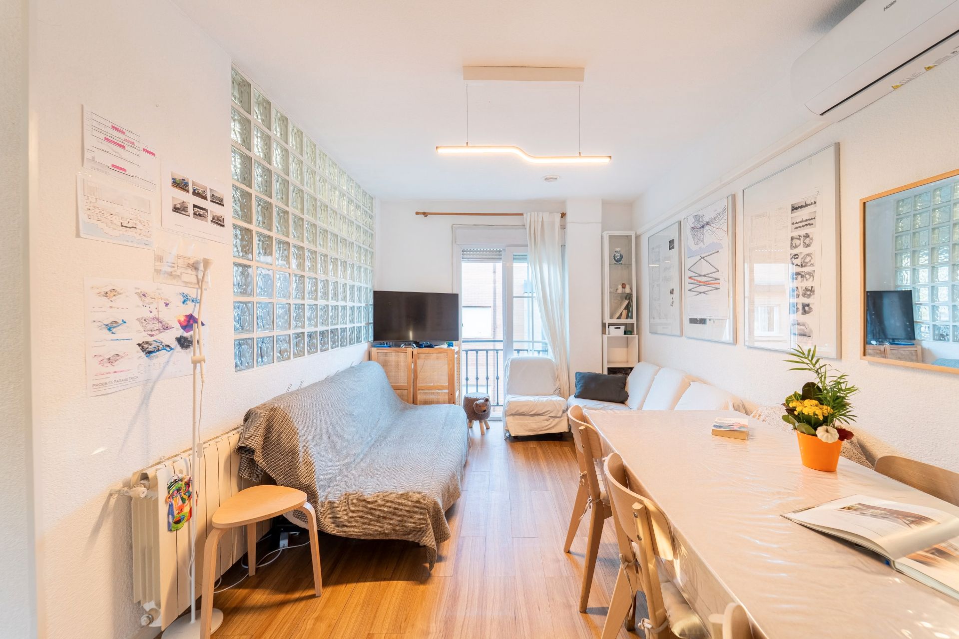 Living room of Flat for sale in Villanueva de la Cañada  with Air Conditioner, Heating and Parquet flooring