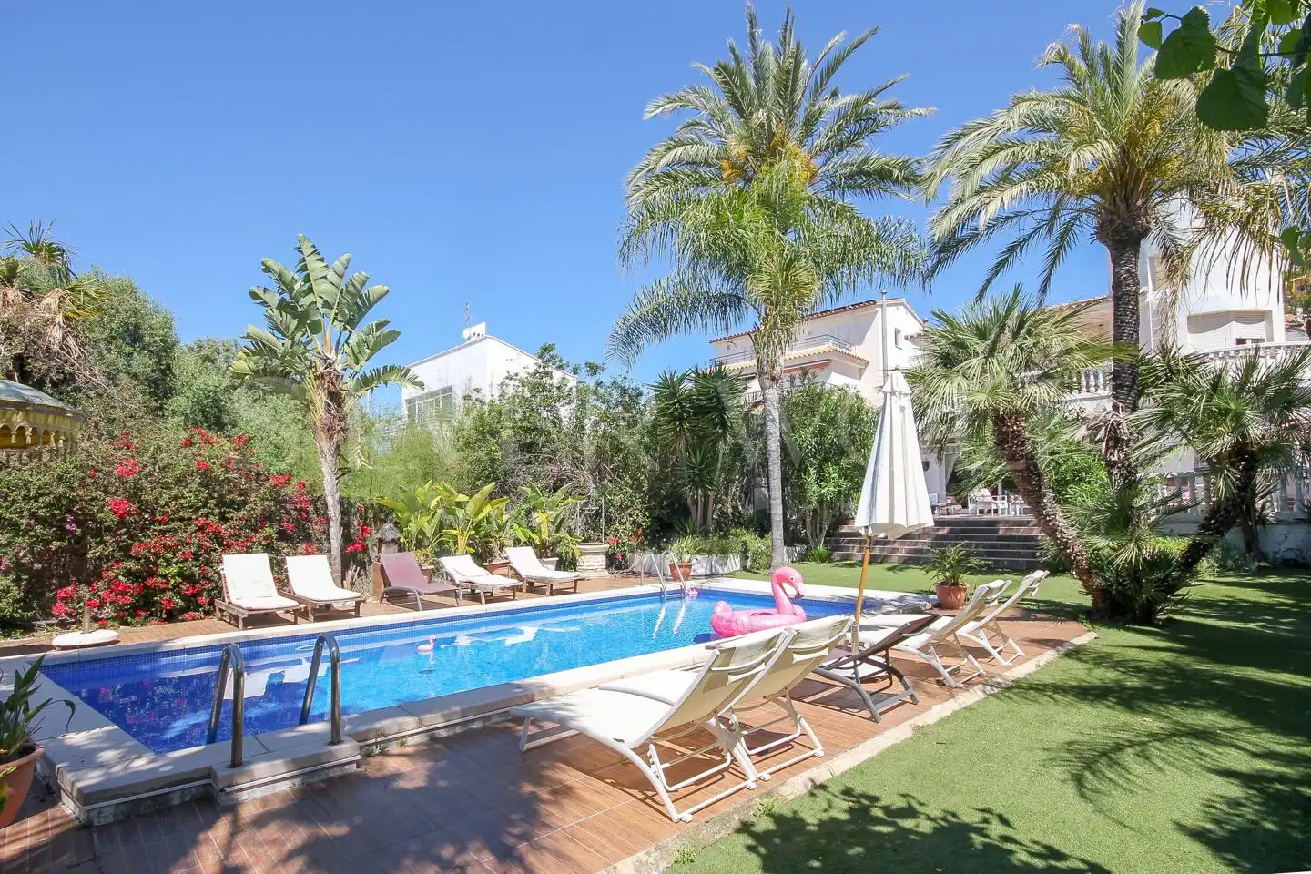 House with pool for sale in calle de la Sardana, imagen 4