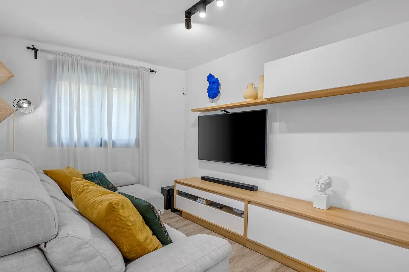 Wohnzimmer von Erdgeschoss zum Verkauf in El Campello mit Heizung, Privatgarten und Terrasse