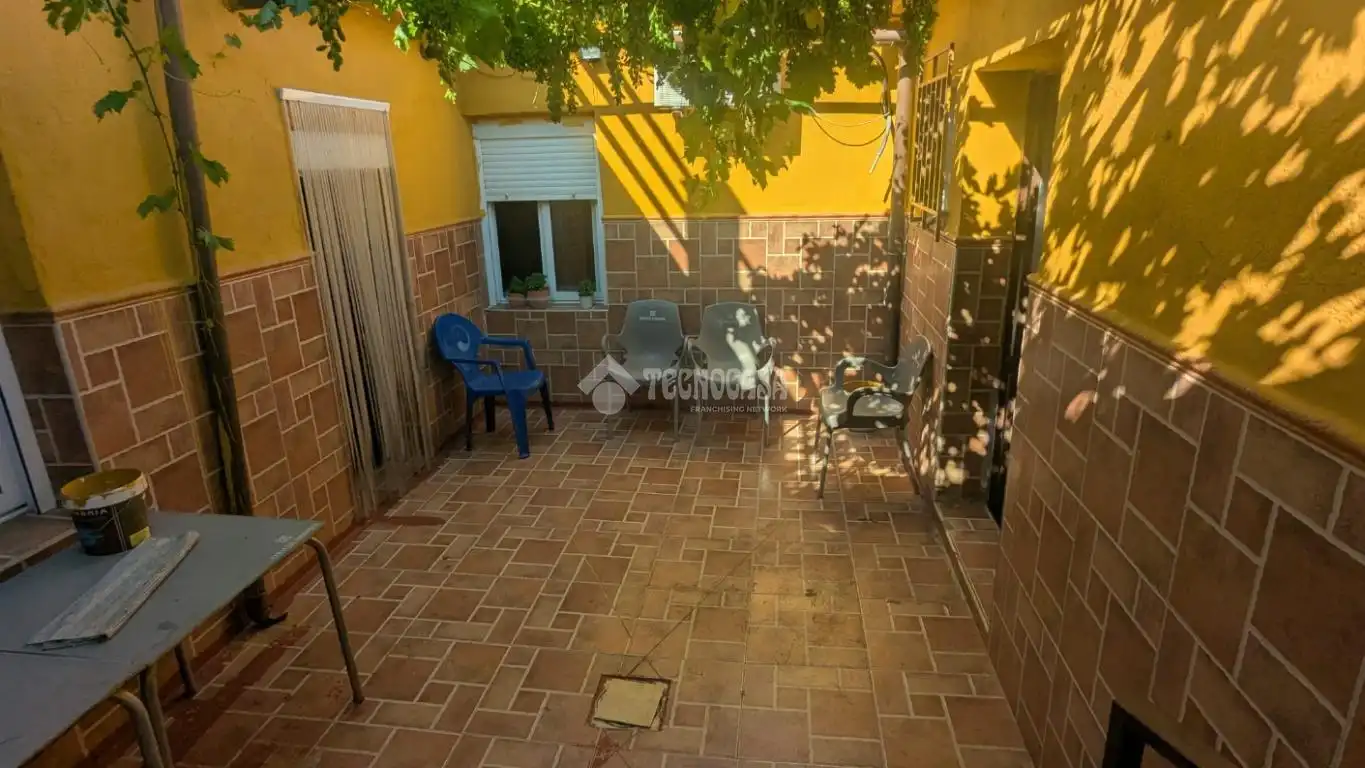Terrassa de Casa adosada en venda en La Carolina amb Jardí privat