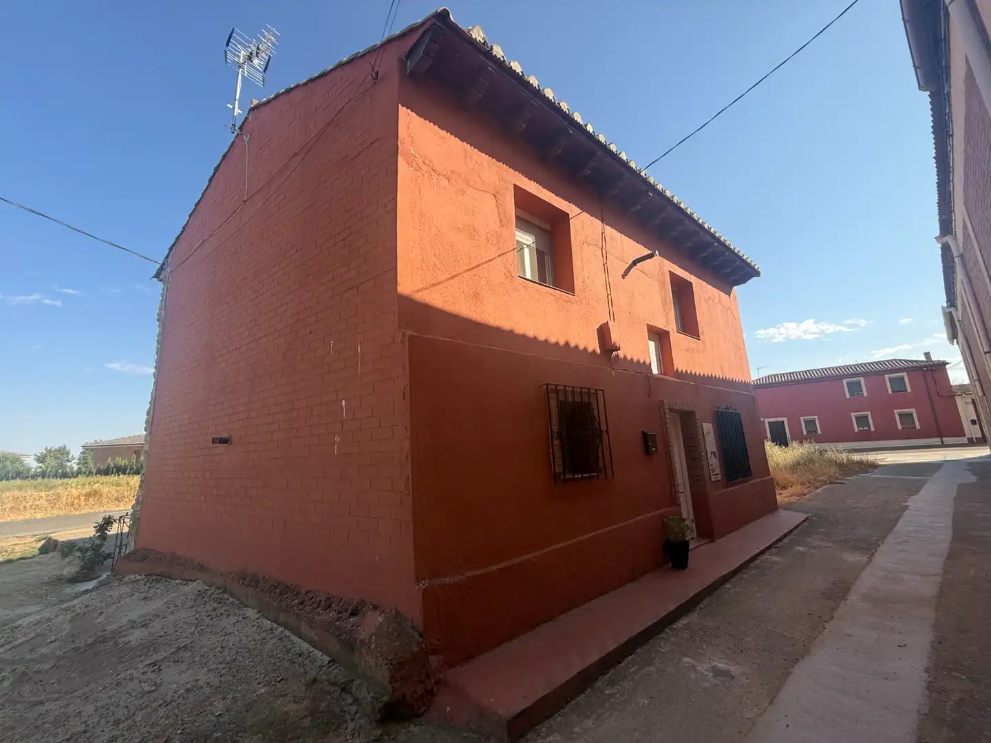 Vista exterior de Finca rústica en venda en Cisneros amb Calefacció, Jardí privat i Parquet