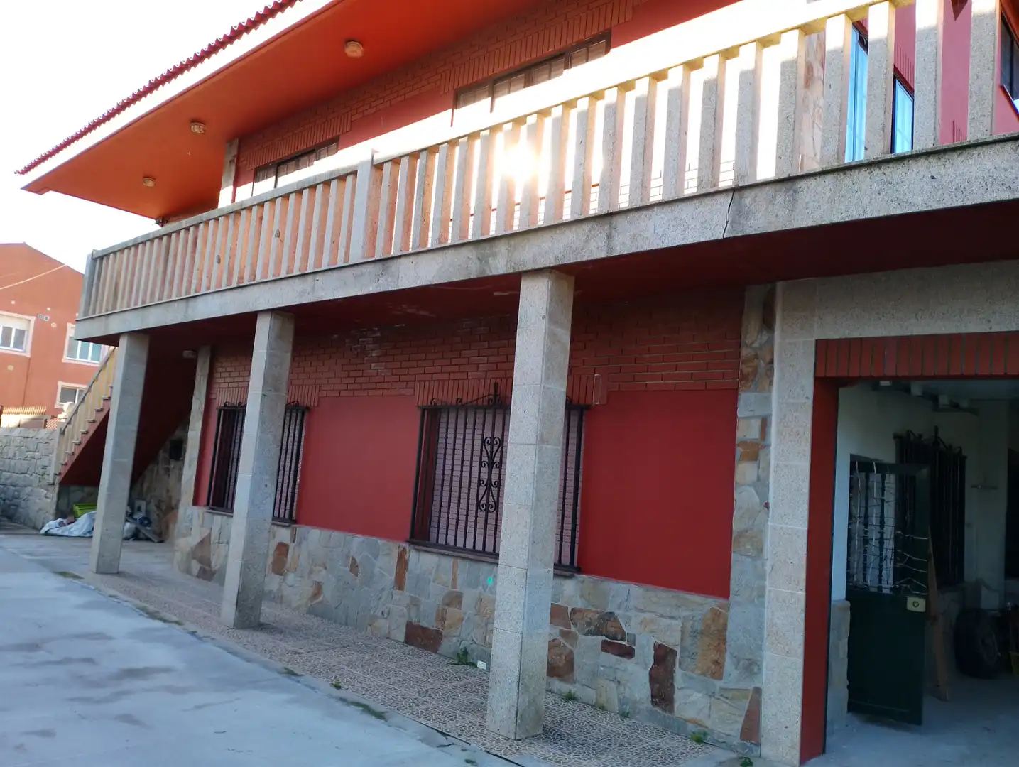 Vista exterior de Casa o xalet en venda en Ribeira amb Calefacció, Jardí privat i Parquet