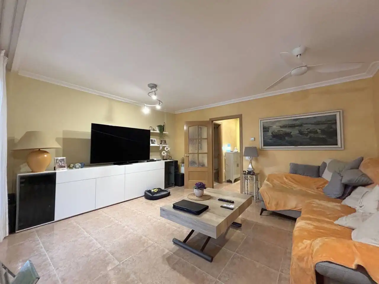 Sala d'estar de Casa o xalet en venda en Cubelles amb Terrassa i Piscina comunitària