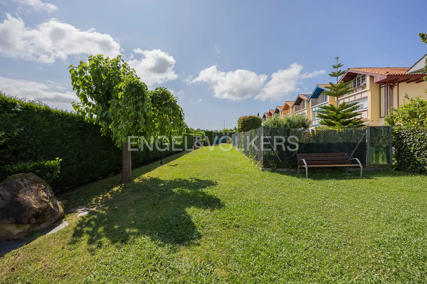 Vista exterior de Casa o chalet en venta en Loiu con Calefacción, Jardín privado y Piscina