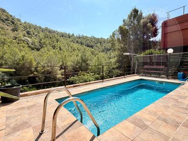 Adossat amb piscina en venda a Les Botigues de Sitges