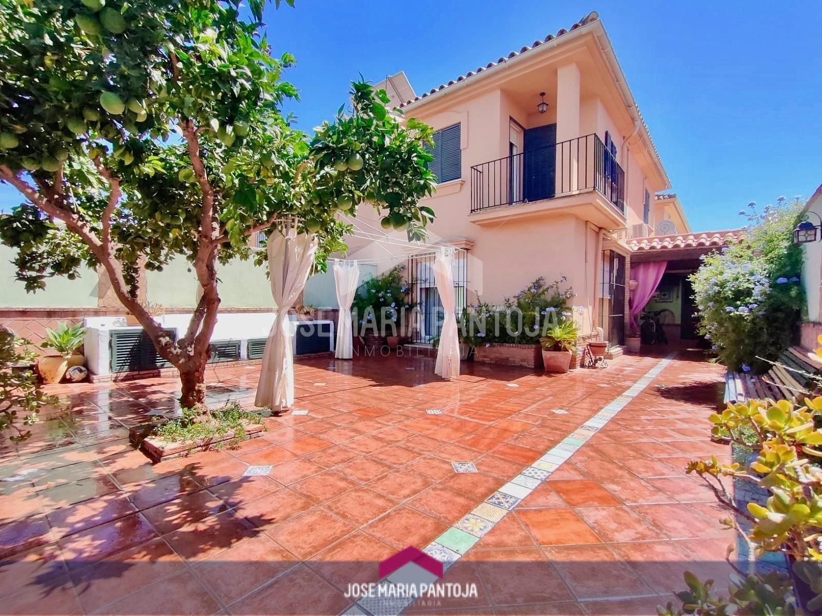 Vista exterior de Casa adosada en venta en Jerez de la Frontera con Aire acondicionado, Jardín privado y Terraza