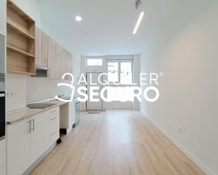 Kitchen of Flat to rent in  Madrid Capital  with Air Conditioner and Heating