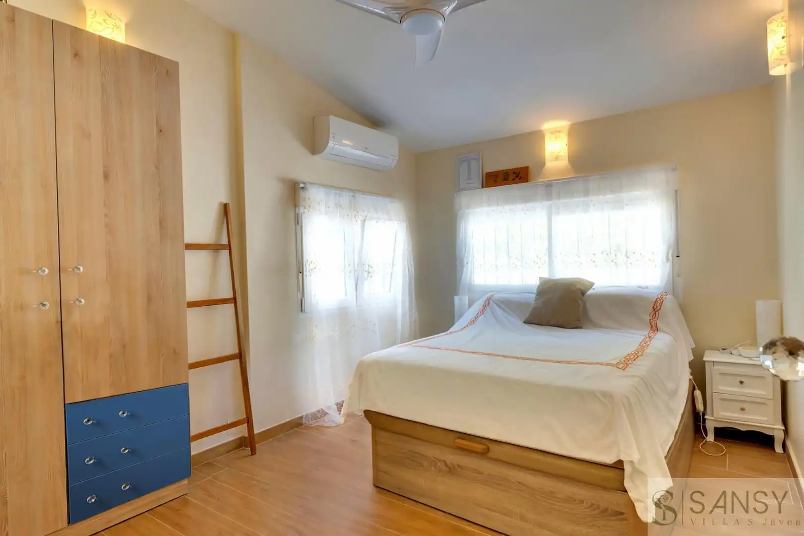 Bedroom of Houses for sale in Jávea / Xàbia  with Air Conditioner, Heating and Storage room