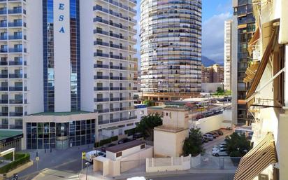 Vista exterior de Apartament en venda en Benidorm amb Aire condicionat