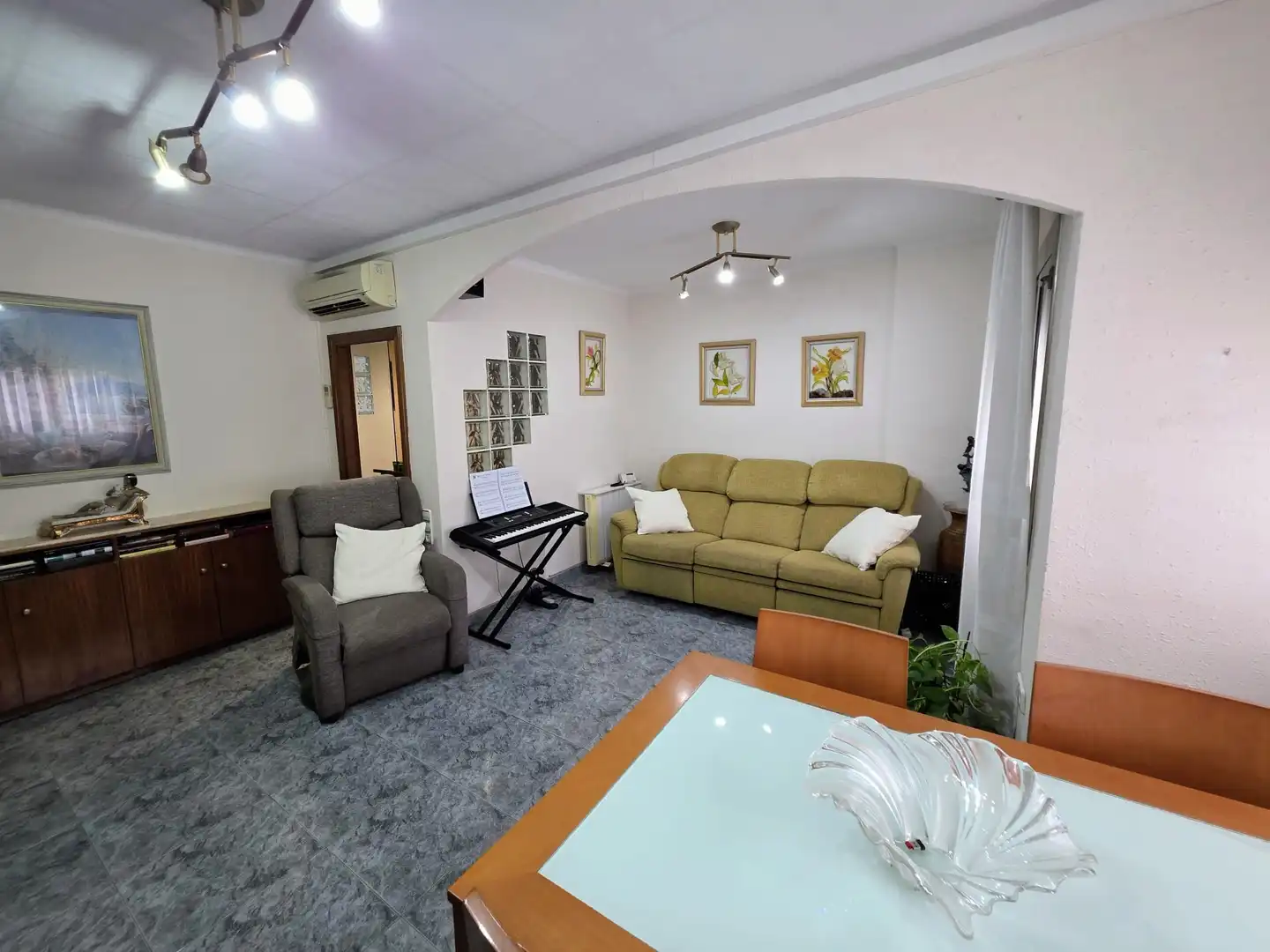 Wohnzimmer von Wohnung zum Verkauf in Cornellà de Llobregat mit Klimaanlage, Heizung und Möbliert