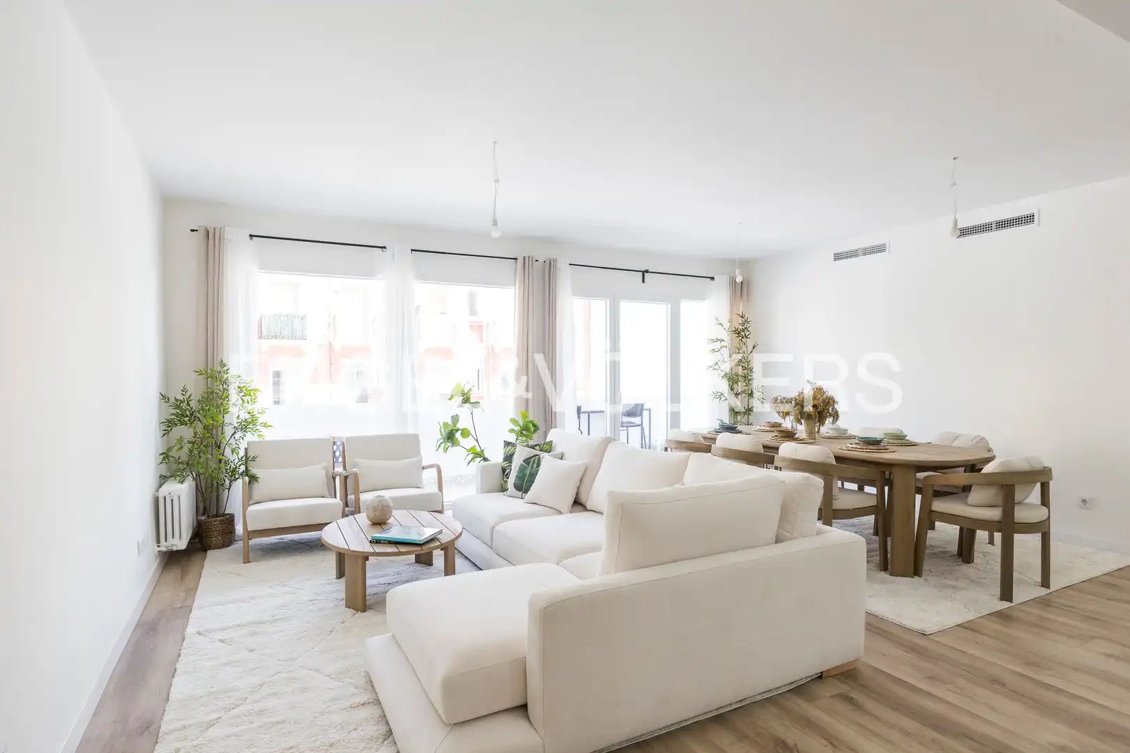 Living room of Flat for sale in Madrid  with Air Conditioner, Heating and Parquet flooring