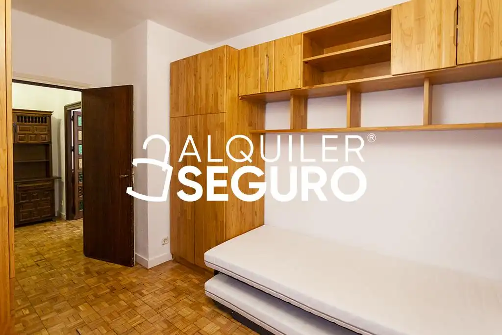 Schlafzimmer von Wohnung zur Miete in Madrid mit Heizung und Möbliert