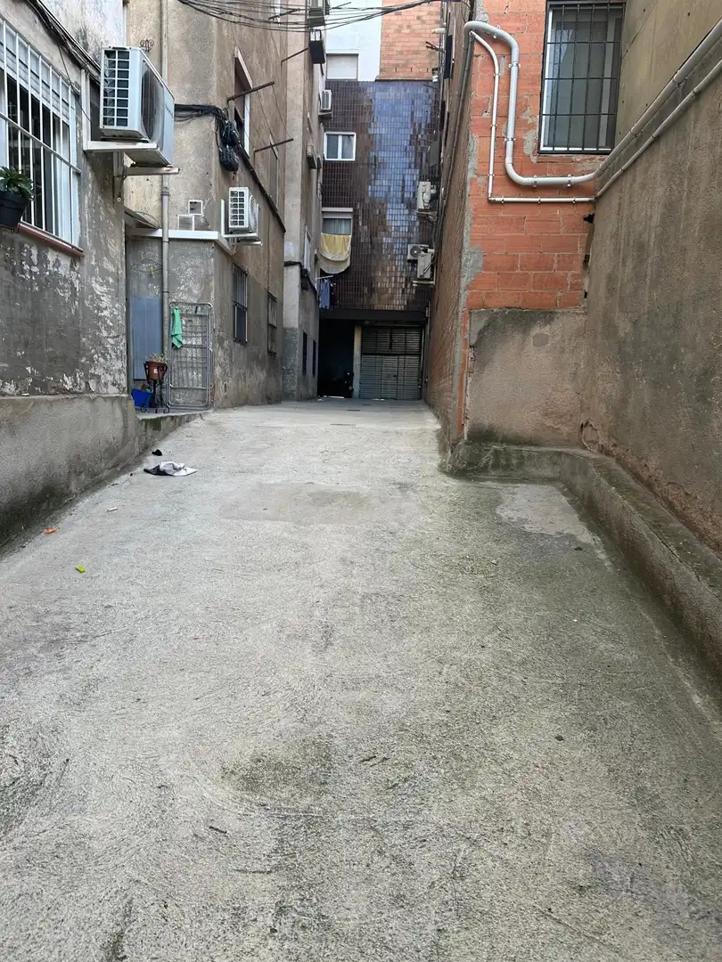 Fabrikhallen zur Miete in Singuerlín