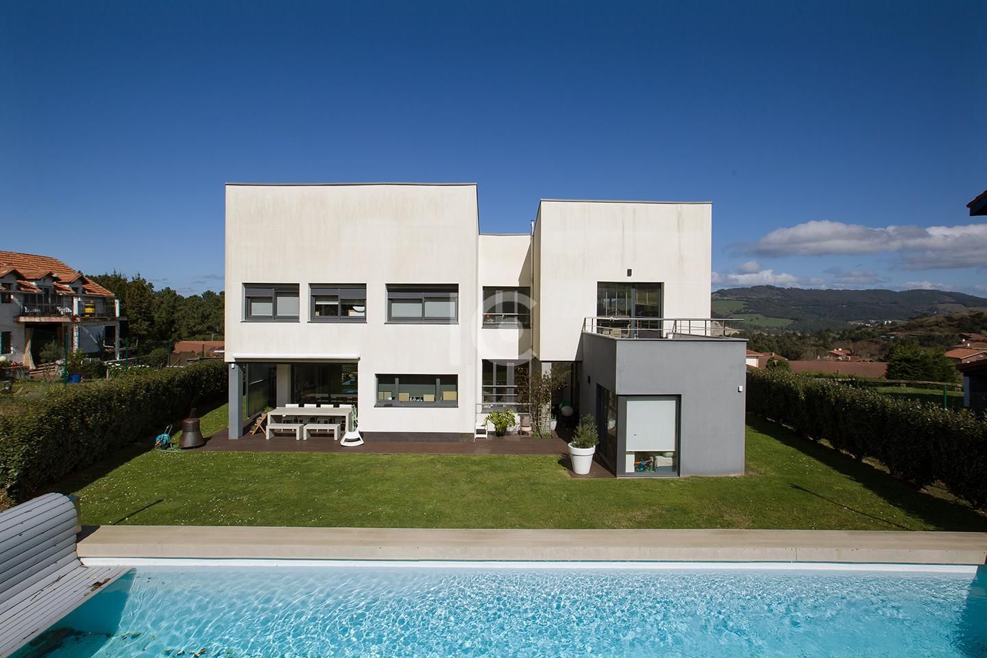 Vista exterior de Casa o xalet en venda en Barrika amb Calefacció, Terrassa i Traster