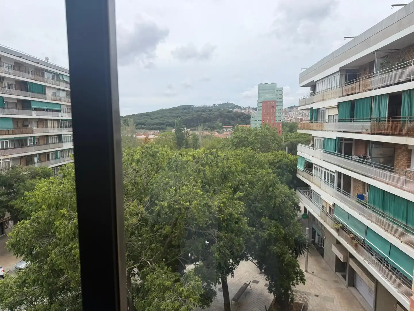 Vista exterior de Piso en venta en Barcelona con Amueblado y Balcón