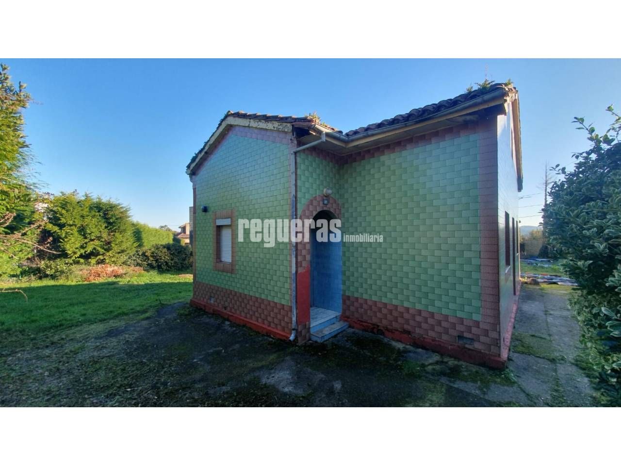 Vista exterior de Casa o xalet en venda en Muros de Nalón amb Jardí privat