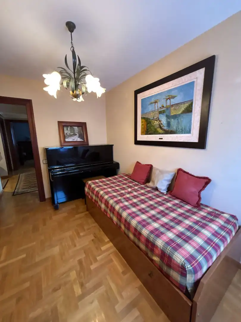 Habitación de Piso de alquiler en Oviedo  con Calefacción, Parquet y Amueblado