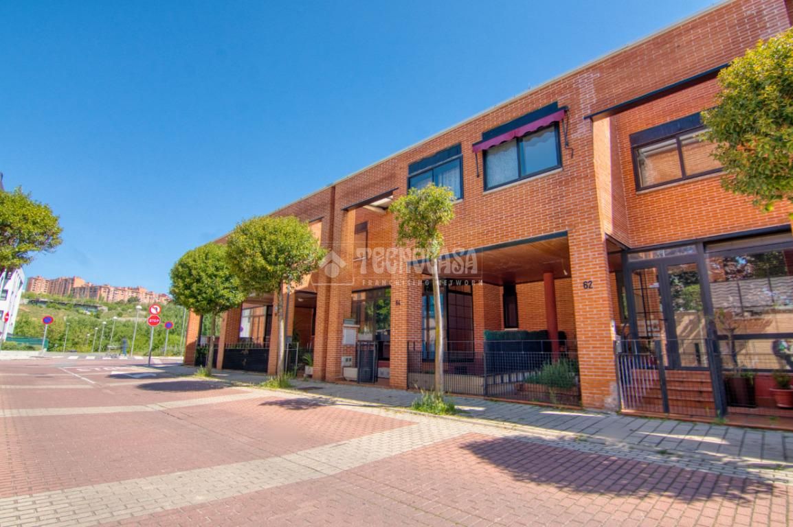 Exterior view of Single-family semi-detached for sale in Valladolid Capital  with Heating, Private garden and Parquet flooring