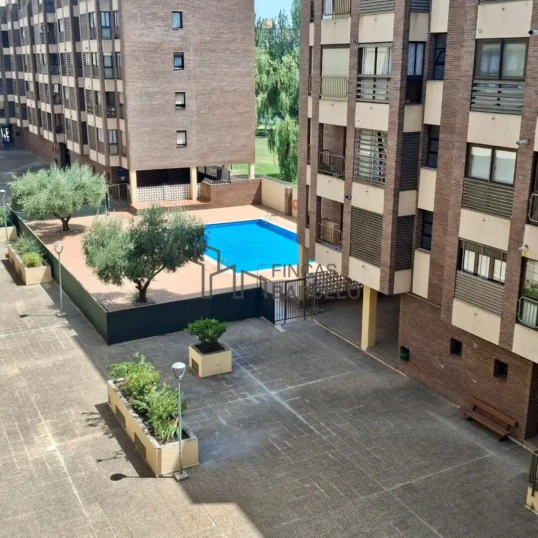 Piscina de Pis de lloguer en Zaragoza