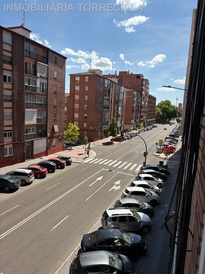 Vista exterior de Pis en venda en Valladolid amb Calefacció, Parquet i Terrassa