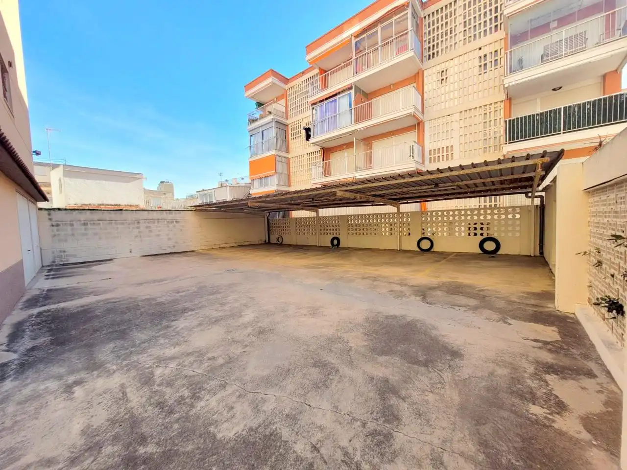 Parking of Apartments for rent in Gandia  with Air Conditioner, Terrace and Storage room