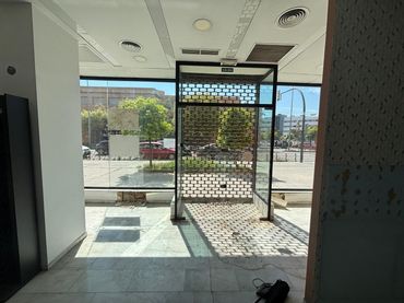 Local comercial en venta en Avenida de la Arruzafilla 8