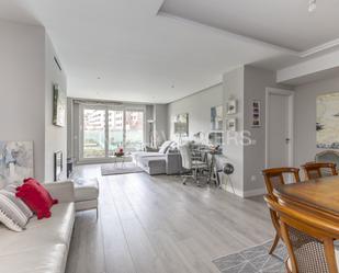 Sala d'estar de Apartament de lloguer en  Madrid Capital amb Aire condicionat, Calefacció i Terrassa