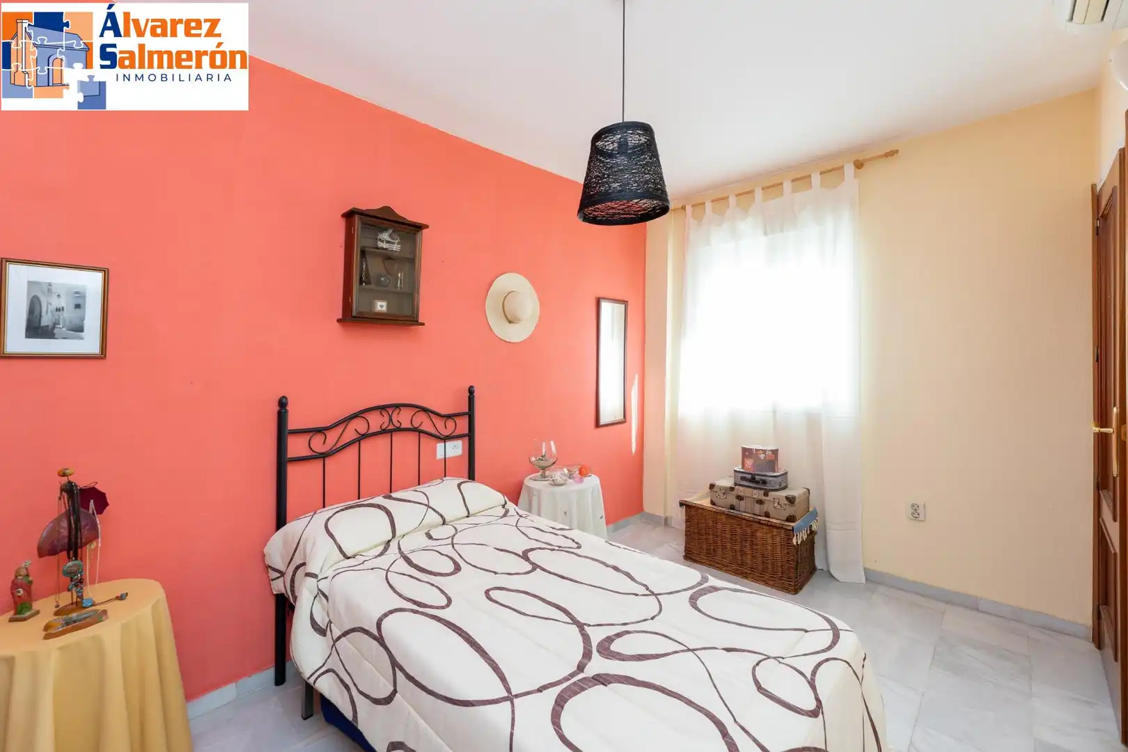 Schlafzimmer von Dachboden zum Verkauf in Churriana de la Vega mit Terrasse und Abstellraum