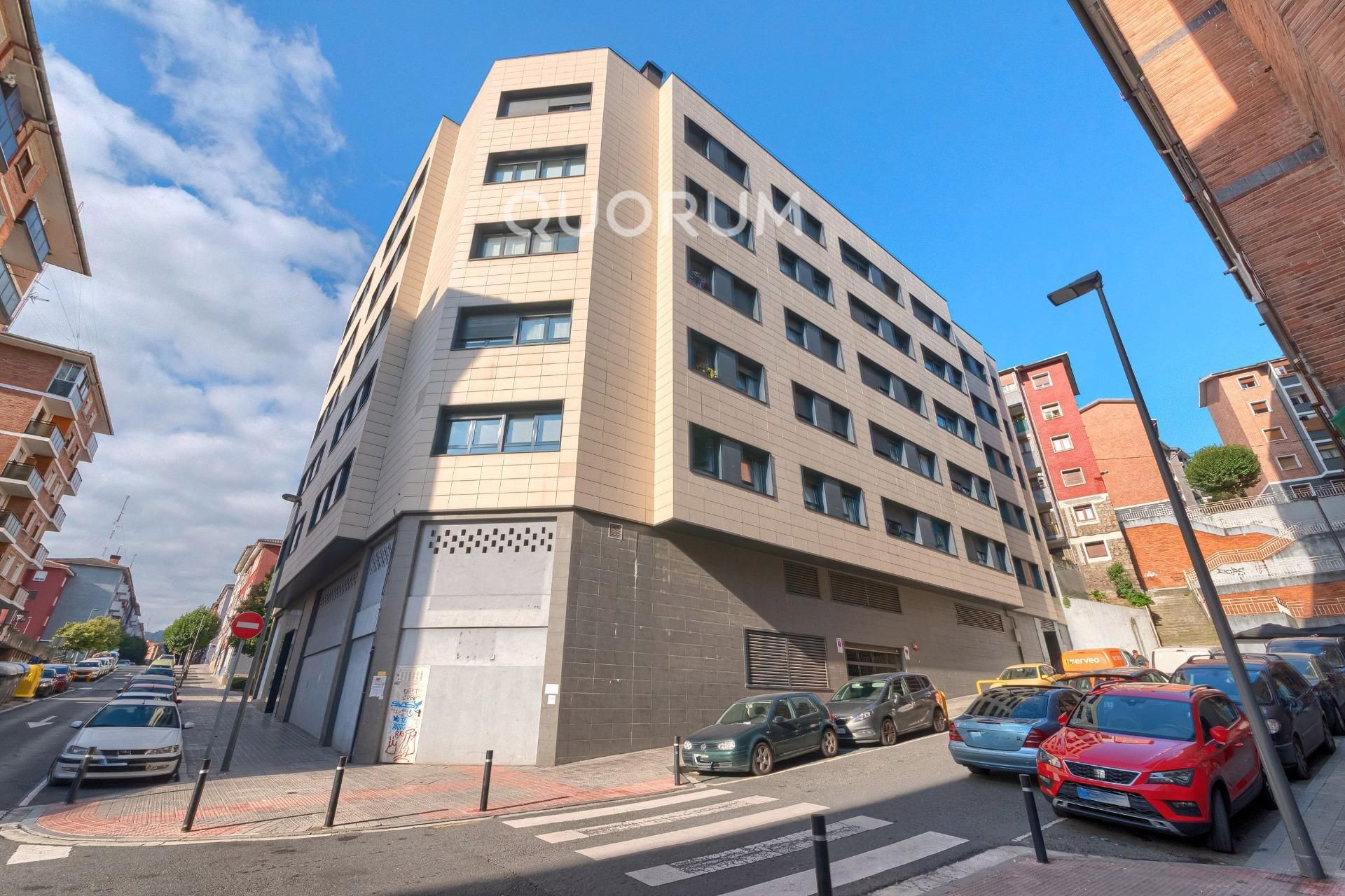 Vista exterior de Pis en venda en Basauri  amb Calefacció