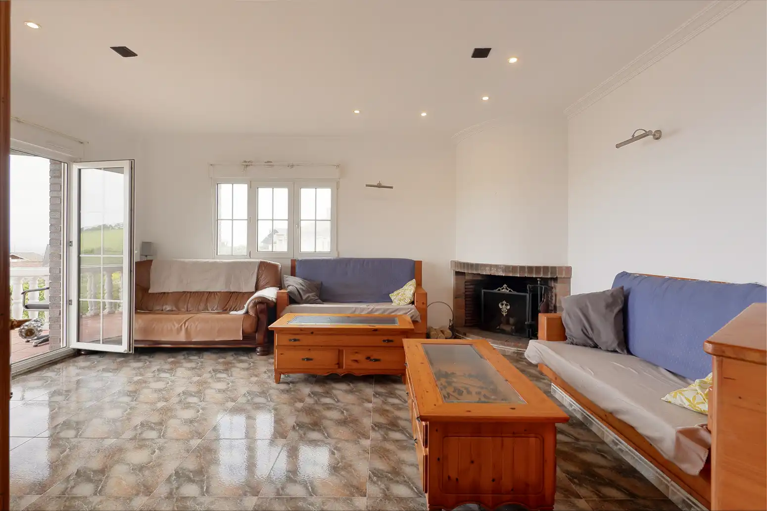 Sala de estar de Casa o chalet en venta en Carreño con Calefacción, Jardín privado y Terraza