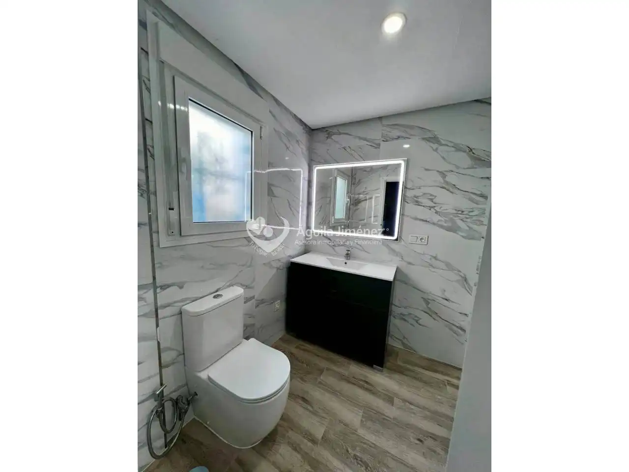 Baño de Piso en venta en Alcalá de Guadaira con Aire acondicionado, Calefacción y Terraza
