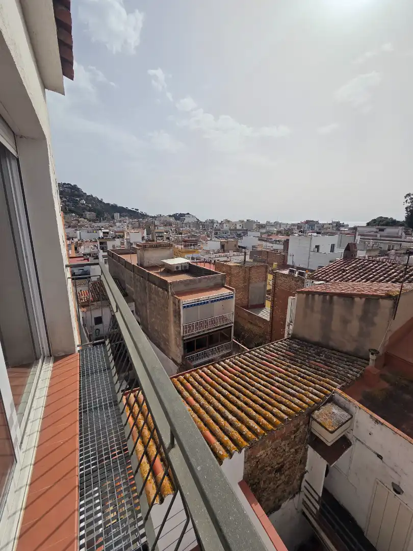 Vista exterior de Ático de alquiler en Blanes con Terraza, Amueblado y Lavadora