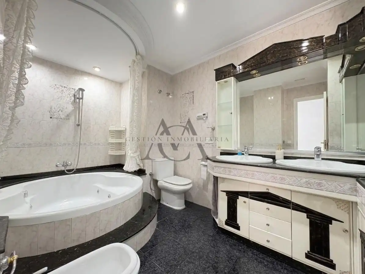 Piso en venta en Ronda del Paseo Viejo, Poleares