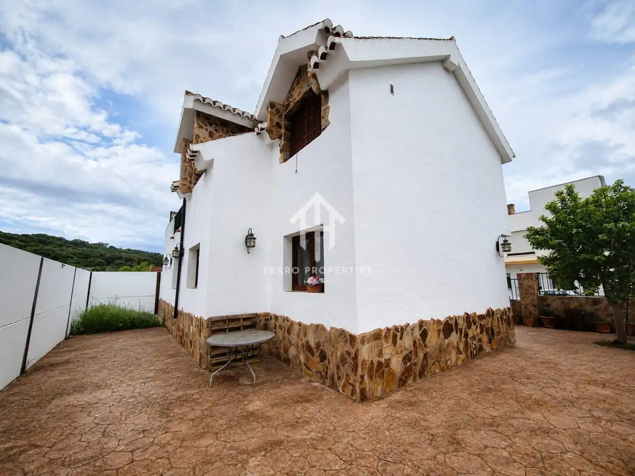 Vista exterior de Casa o xalet en venda en Loja amb Jardí privat i Terrassa