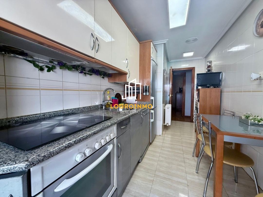 Kitchen of Flat for sale in  Logroño  with Air Conditioner, Heating and Storage room
