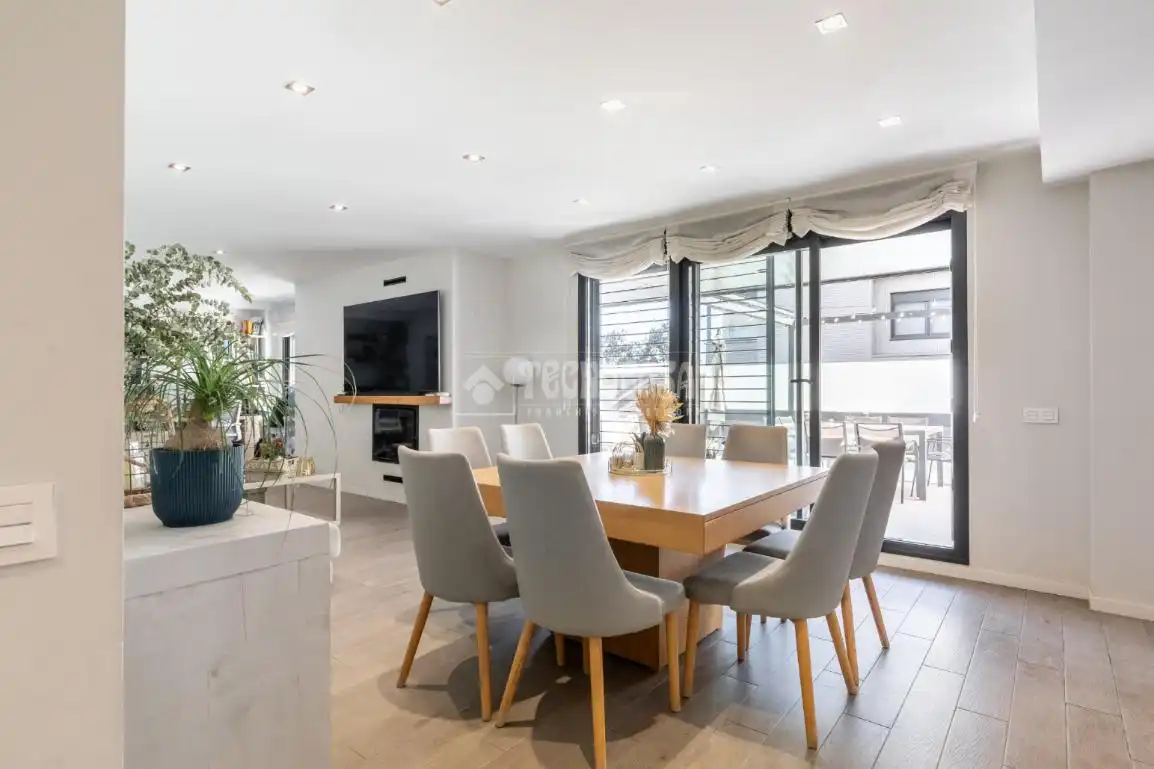 Comedor de Piso en venta en Torrelodones con Aire acondicionado, Jardín privado y Piscina comunitaria