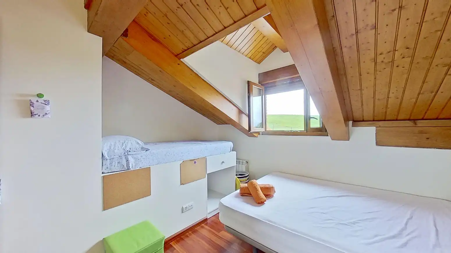 Habitación de Piso en venta en Alfoz de Lloredo con Calefacción, Parquet y Balcón