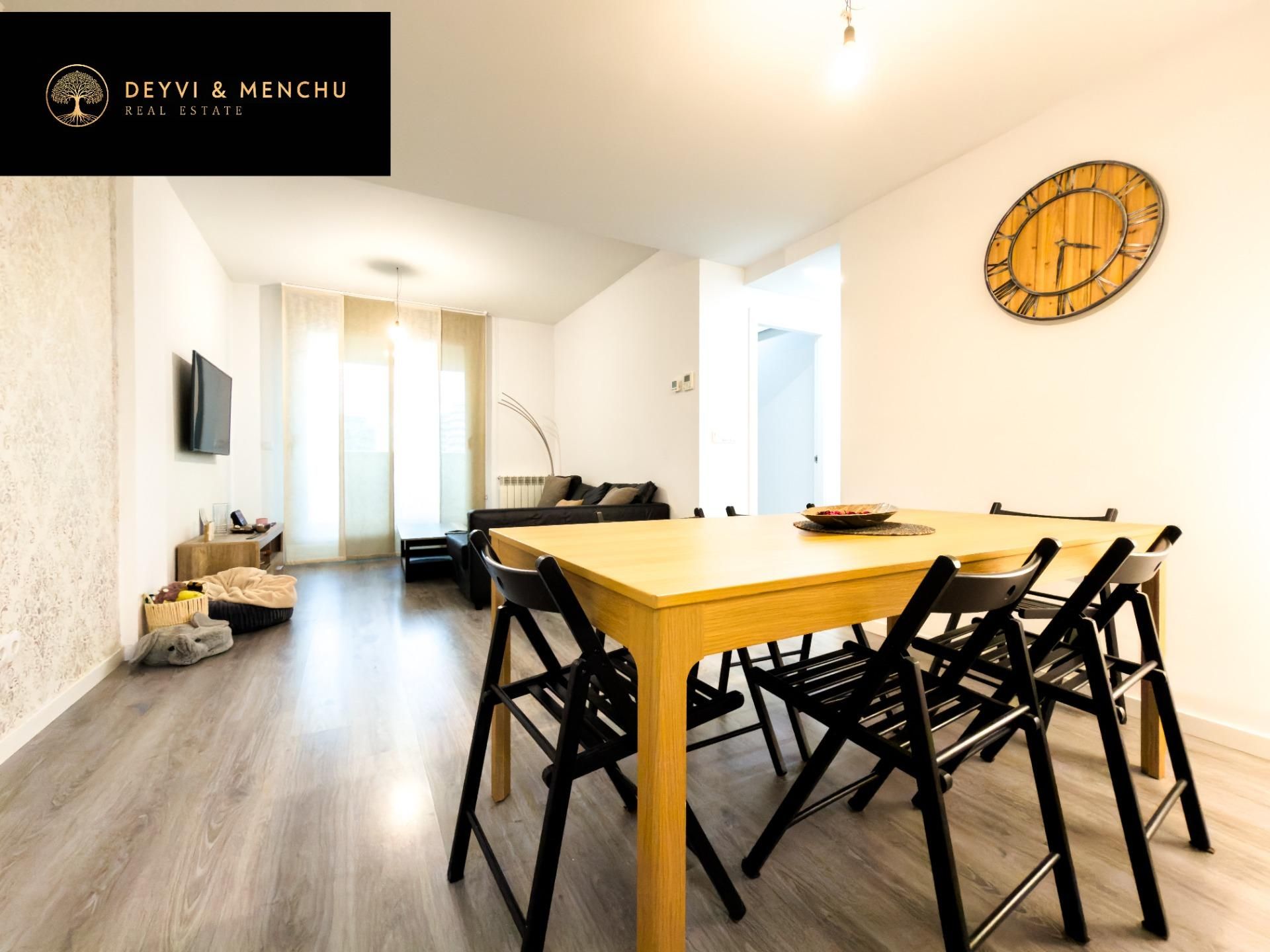 Sala d'estar de Pis en venda en  Madrid Capital amb Aire condicionat, Calefacció i Jardí privat