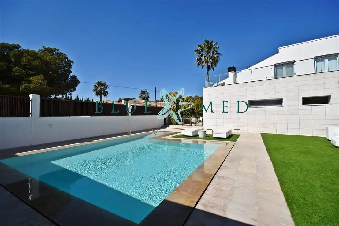 Villa con piscina in vendita a Calle ALBACETE, imagen 3