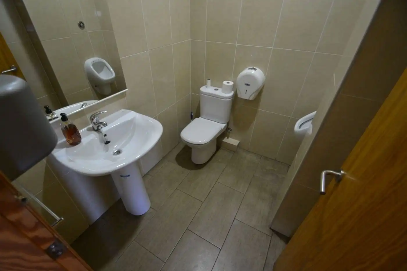 Bany de Local de lloguer en L'Ametlla de Mar  amb Aire condicionat