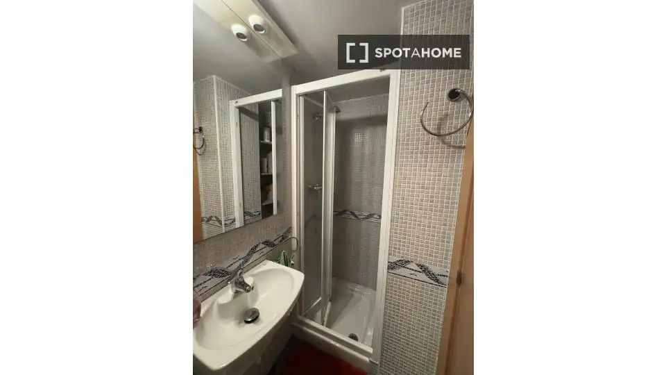 Bathroom of Flat for share in Cerdanyola del Vallès  with Air Conditioner, Heating and Furnished