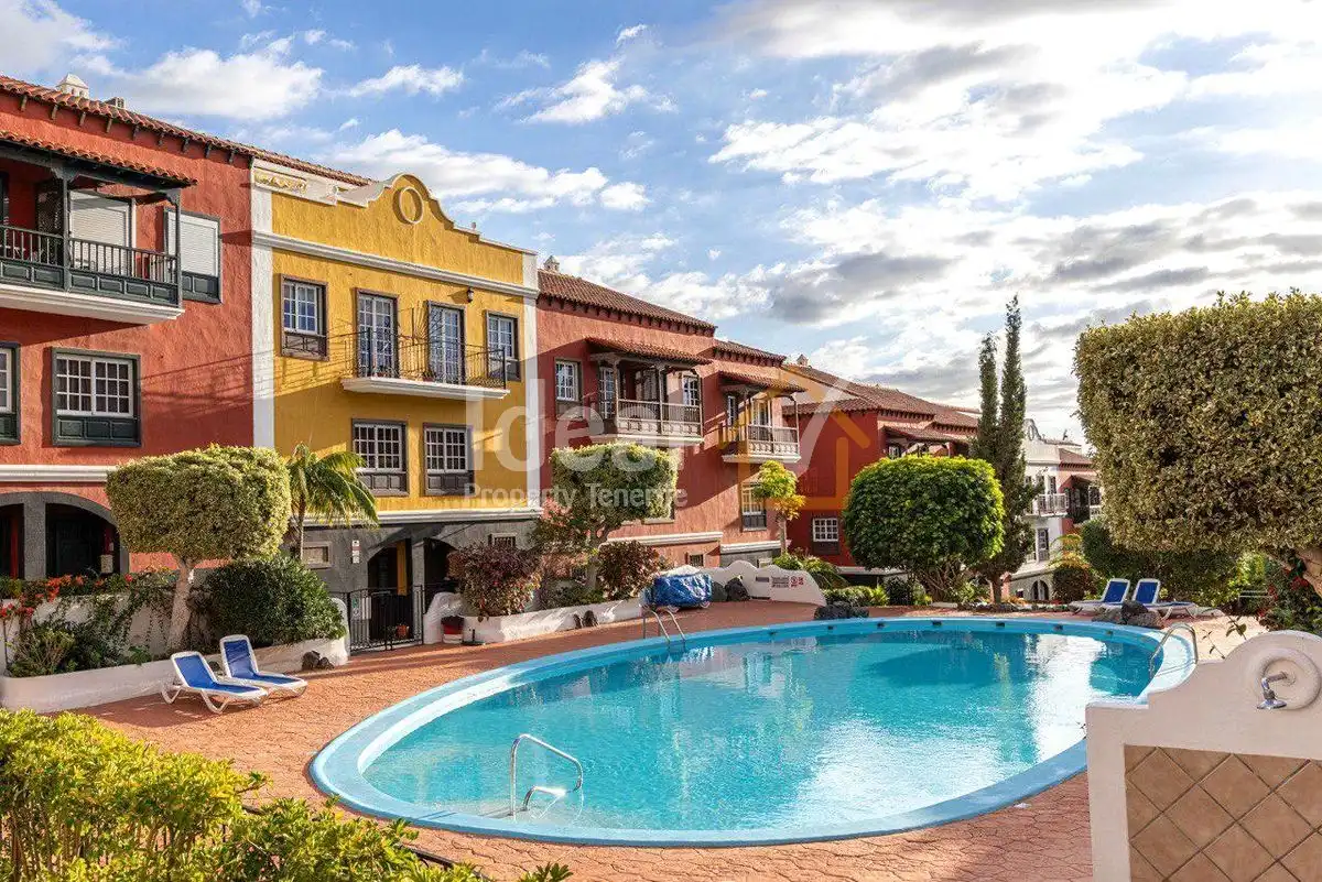 Terraced house with pool for sale in Jardin Botanico