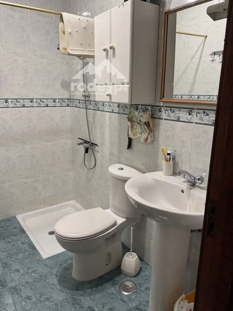 Badezimmer von Haus oder Chalet zum Verkauf in Sanxenxo mit Heizung, Abstellraum und Möbliert