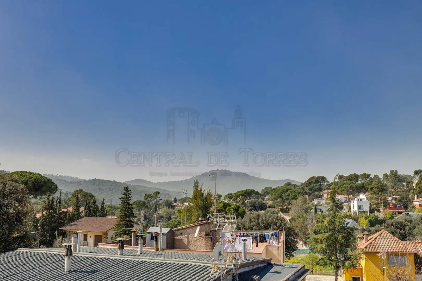 Vista exterior de Casa o xalet en venda en Sant Cugat del Vallès amb Aire condicionat, Calefacció i Jardí privat
