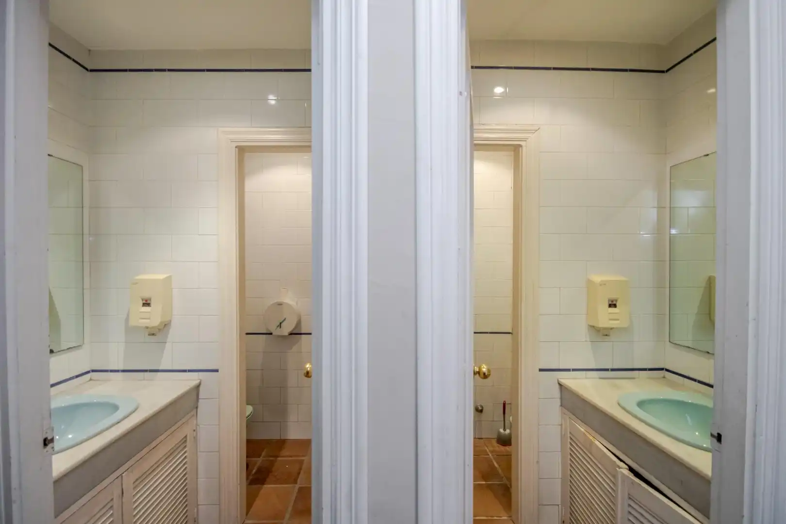 Badezimmer von Gebäude zum Verkauf in Mairena del Aljarafe