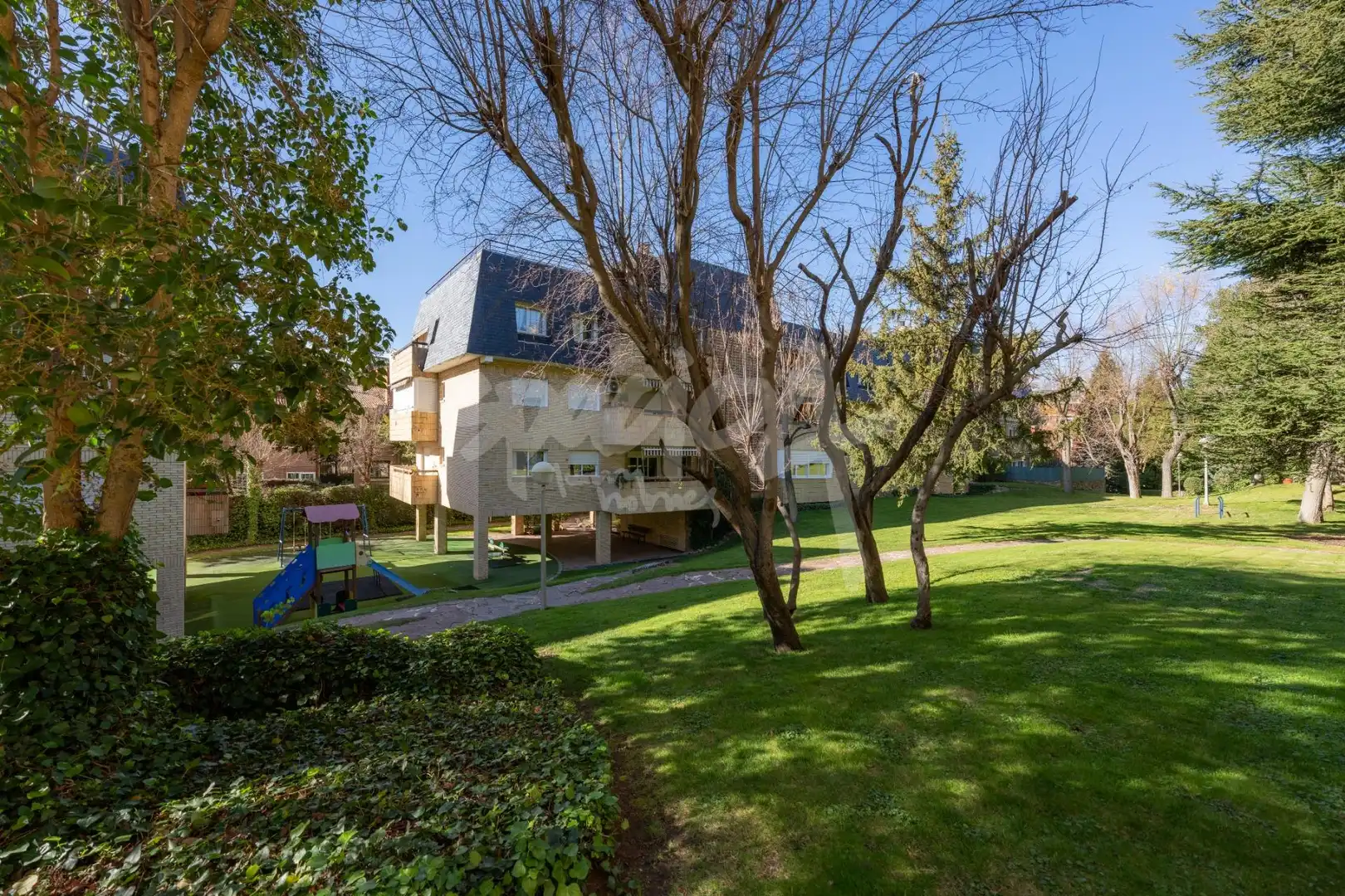 Vista exterior de Piso en venta en Majadahonda con Calefacción, Jardín privado y Terraza