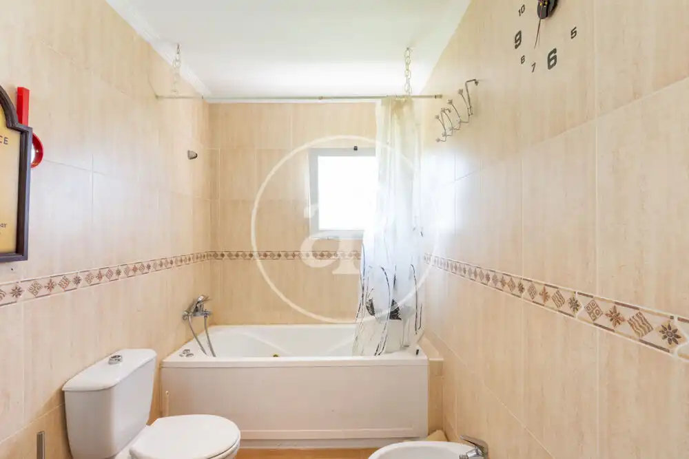 Bathroom of Houses for sale in Olocau  with Air Conditioner, Heating and Private garden
