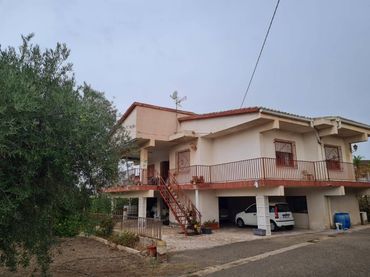 Villa con piscina in vendita a Petrer